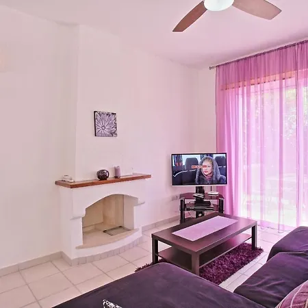 Villa Polin Polis